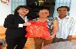 Công đoàn Công ty TNHH MTV Cao su Bà Rịa: Tặng quà cho 2 gia đình “Mái ấm Công đoàn” 